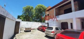 Casa com 2 pavimentos 7/4 em ótima localização na Coroa do Meio