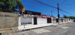 Casa com 2 pavimentos 7/4 em ótima localização na Coroa do Meio