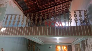 CASA NA COROA DO MEIO EM BOA LOCALIZAÇÃO COM 4/4,SENDO 2 SUÍTES