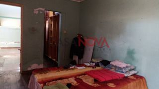 CASA NA COROA DO MEIO EM BOA LOCALIZAÇÃO COM 4/4,SENDO 2 SUÍTES