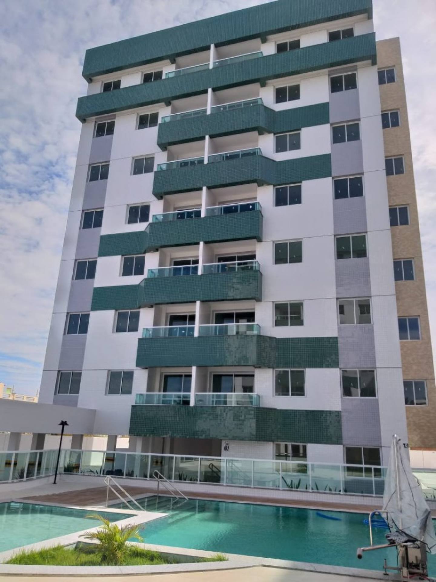 APARTAMENTO COM 3/4 NA COROA DO MEIO