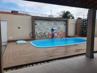 Casa com piscina em boa localização na Coroa do Meio