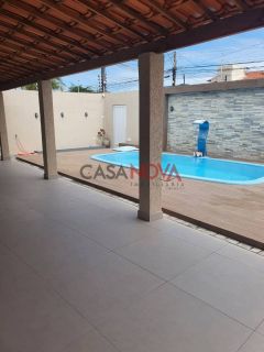 Casa com piscina em boa localização na Coroa do Meio