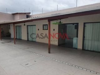 Casa com piscina em boa localização na Coroa do Meio