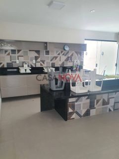 Casa com piscina em boa localização na Coroa do Meio