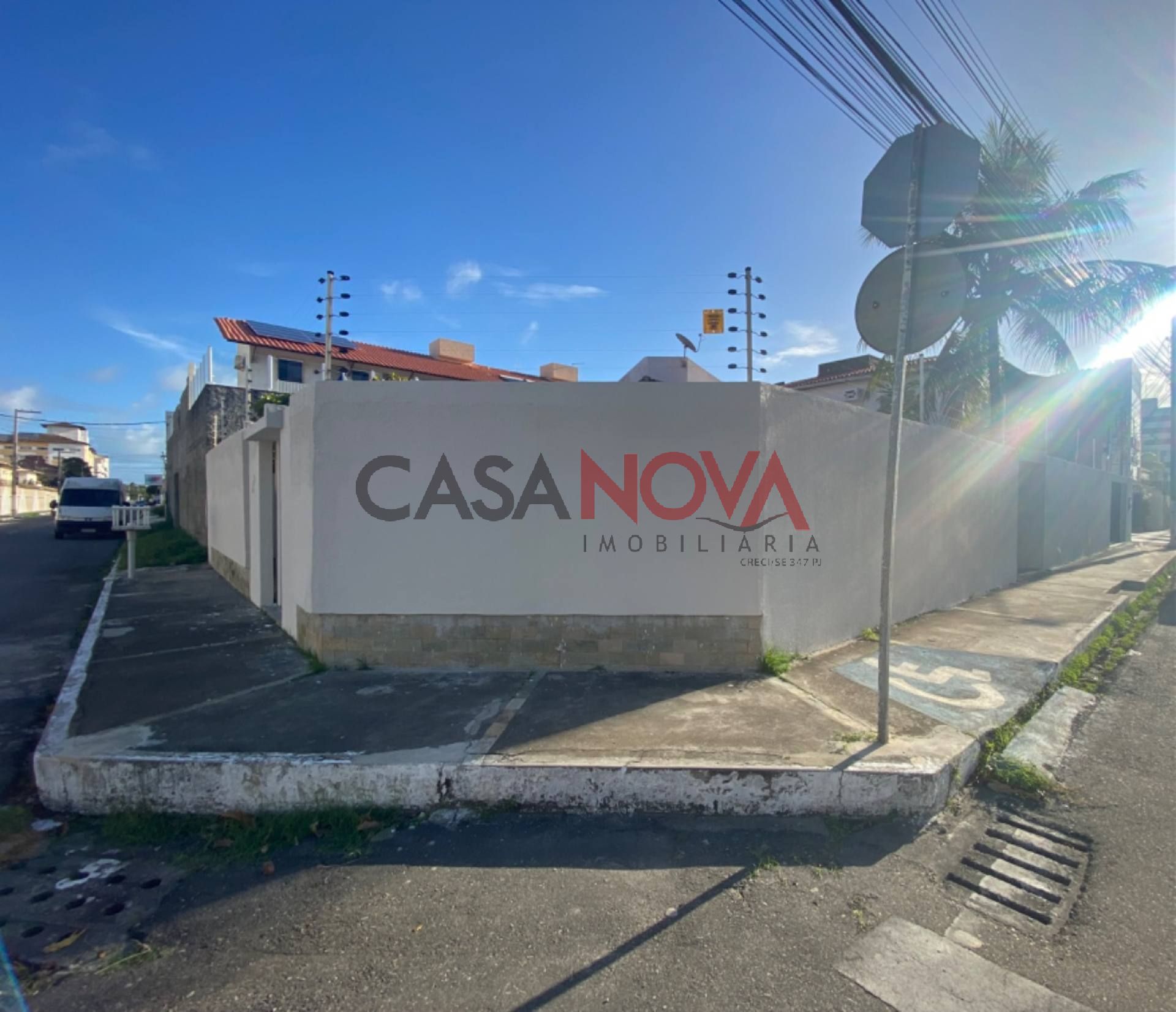 Casa de esquina para comércio em boa localização na Coroa do Meio