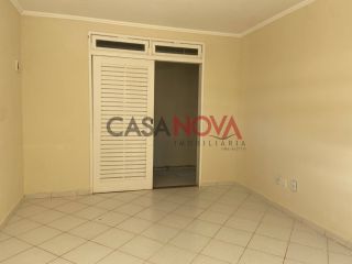 Casa de esquina para comércio em boa localização na Coroa do Meio