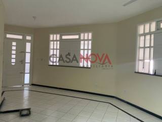 CASA DE ESQUINA EM BOA LOCALIZAÇÃO NA COROA DO MEIO