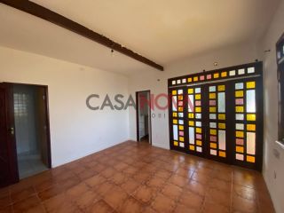 Casa 3/4 com piscina na Coroa do Meio