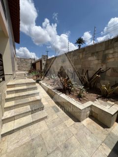 Casa de alto padrão com 04 suítes no bairro Universitário