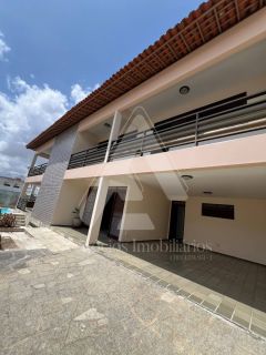 Casa de alto padrão com 04 suítes no bairro Universitário