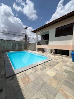 Casa de alto padrão com 04 suítes no bairro Universitário