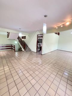 Casa de alto padrão com 04 suítes no bairro Universitário