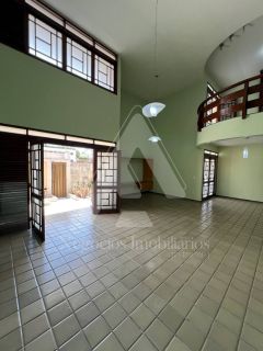 Casa de alto padrão com 04 suítes no bairro Universitário