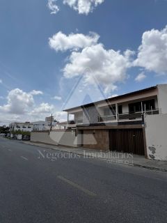 Casa de alto padrão com 04 suítes no bairro Universitário