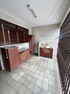 Casa de alto padrão com 04 suítes no bairro Universitário