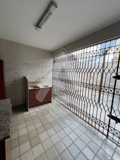 Casa de alto padrão com 04 suítes no bairro Universitário