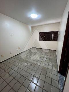 Casa de alto padrão com 04 suítes no bairro Universitário