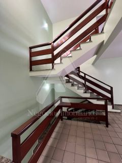 Casa de alto padrão com 04 suítes no bairro Universitário