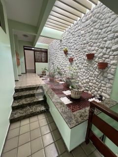 Casa de alto padrão com 04 suítes no bairro Universitário