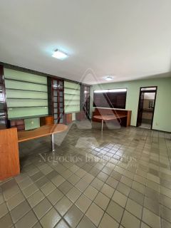 Casa de alto padrão com 04 suítes no bairro Universitário