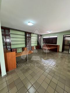 Casa de alto padrão com 04 suítes no bairro Universitário