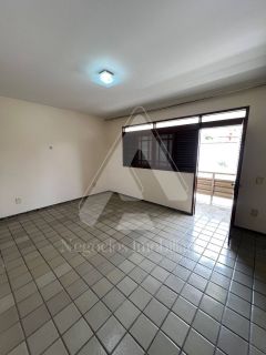 Casa de alto padrão com 04 suítes no bairro Universitário