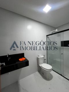 Alugo casa em condomínio fechado com 03 suítes