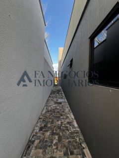 Alugo casa em condomínio fechado com 03 suítes