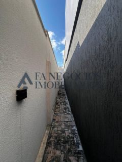 Alugo casa em condomínio fechado com 03 suítes