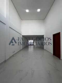 Alugo casa em condomínio fechado com 03 suítes