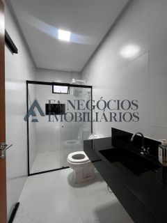 Alugo casa em condomínio fechado com 03 suítes