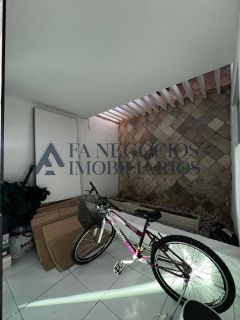 Casa a venda de 03 dormitórios no Catolé