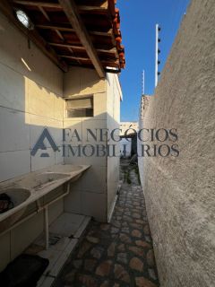 Casa a venda de 03 dormitórios no Catolé