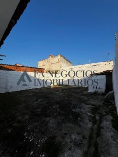 Casa a venda de 03 dormitórios no Catolé