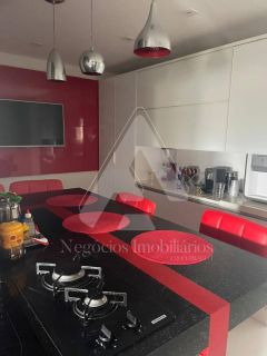 Cobertura duplex 100% mobiliada com elevador interno