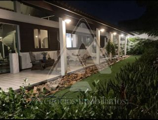 Casa pronta pra morar com terreno enorme pra área de lazer