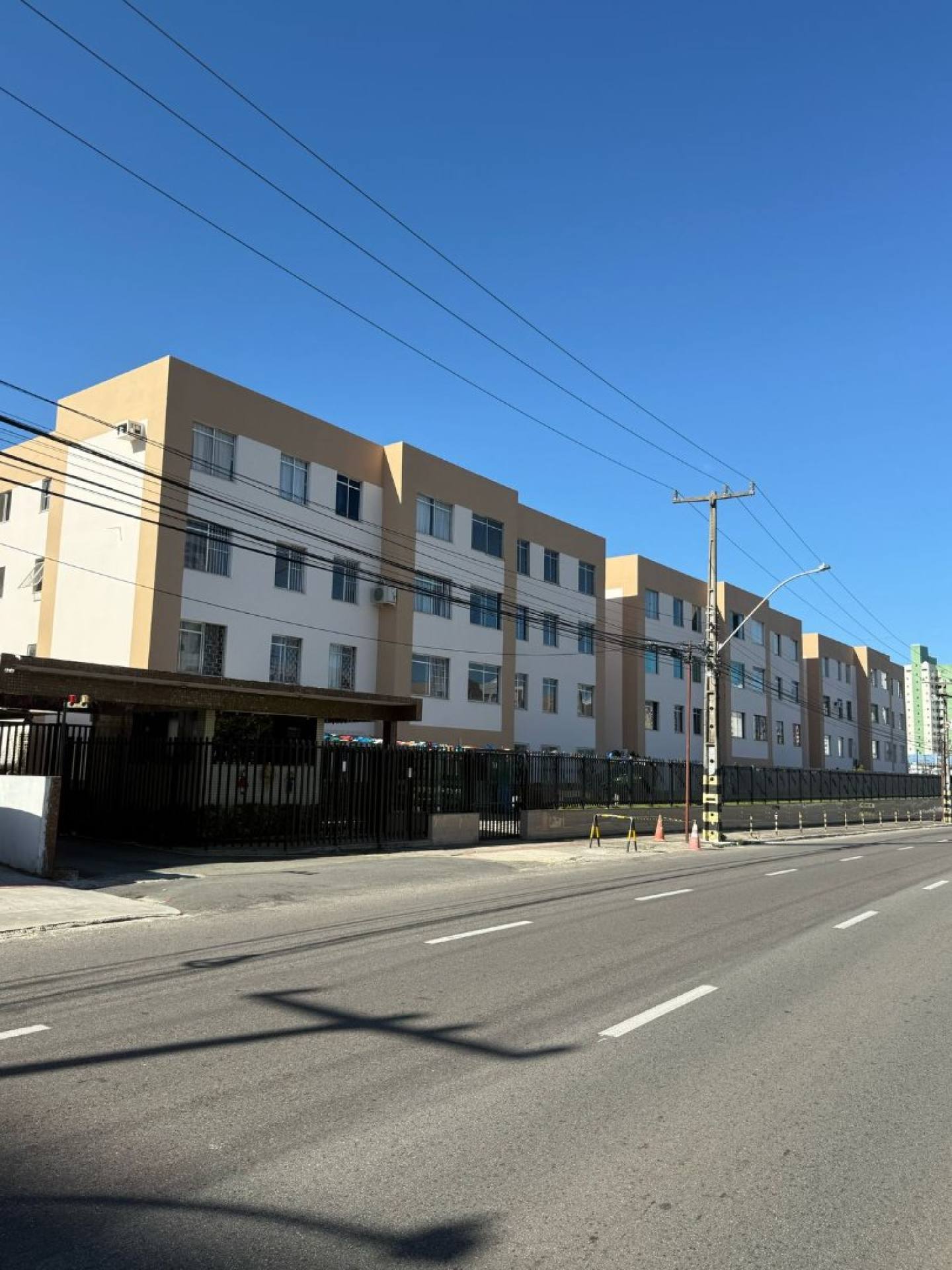 Condomínio Francisco Moreira localizado na Avenida Nova Saneamento B. Suíssa