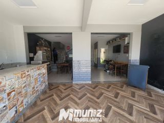 VENDE-SE CASA ONDE FUNCIONAVA UM RESTAURANTE