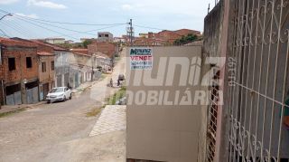 VENDE-SE CASA SEMI NVA NO LAMARÃO