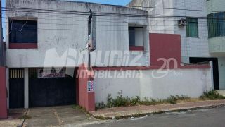 Casa à Venda no Grageru – 484m² com Excelente Posição