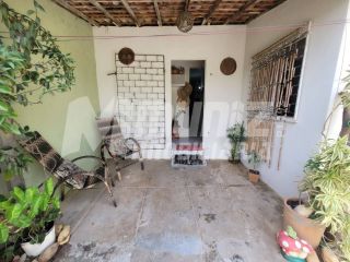 VENDE-SE CASA COM FUNDO PÉ NA AREIA E O MAR- RUA PRAIA DA COSTA