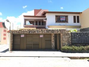 VENDE-SE  OTIMA CASA C/ 2 PV. NA RUA URQUIZA LEAL