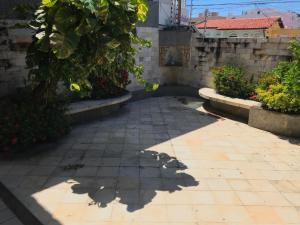 VENDE-SE  OTIMA CASA C/ 2 PV. NA RUA URQUIZA LEAL