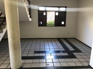 VENDE-SE  OTIMA CASA C/ 2 PV. NA RUA URQUIZA LEAL