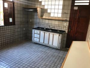 VENDE-SE  OTIMA CASA C/ 2 PV. NA RUA URQUIZA LEAL