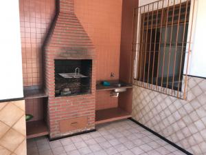 VENDE-SE  OTIMA CASA C/ 2 PV. NA RUA URQUIZA LEAL