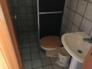 VENDE-SE  OTIMA CASA C/ 2 PV. NA RUA URQUIZA LEAL