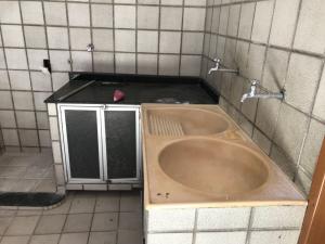 VENDE-SE  OTIMA CASA C/ 2 PV. NA RUA URQUIZA LEAL