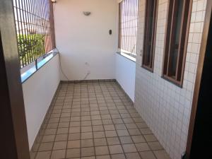 VENDE-SE  OTIMA CASA C/ 2 PV. NA RUA URQUIZA LEAL